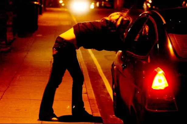 Prostituatele din Italia, obligate să poarte veste reflectorizante. Motivul este incredibil