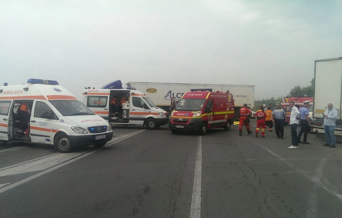 VIDEO GRAV ACCIDENT în Dej. Și-a salvat soția ÎNSĂRCINATĂ înainte ca mașina să ia FOC