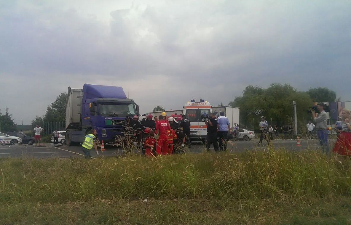 Accident grav în Bucureşti. Doi morţi şi cinci răniţi