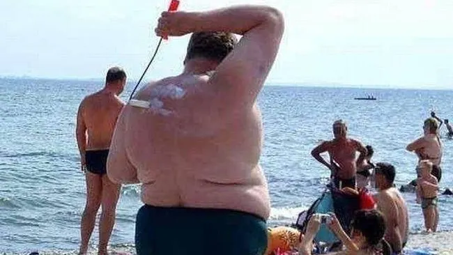 Cele mai penibile fotografii cu oameni la plajă. Mori de râs!