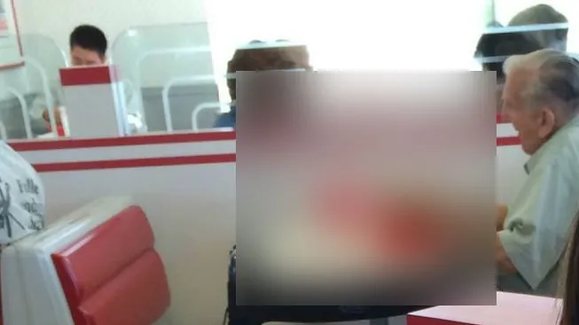 Cea mai emoționantă fotografie surprinsă în McDonalds. Povestea ei a devenit viral pe internet