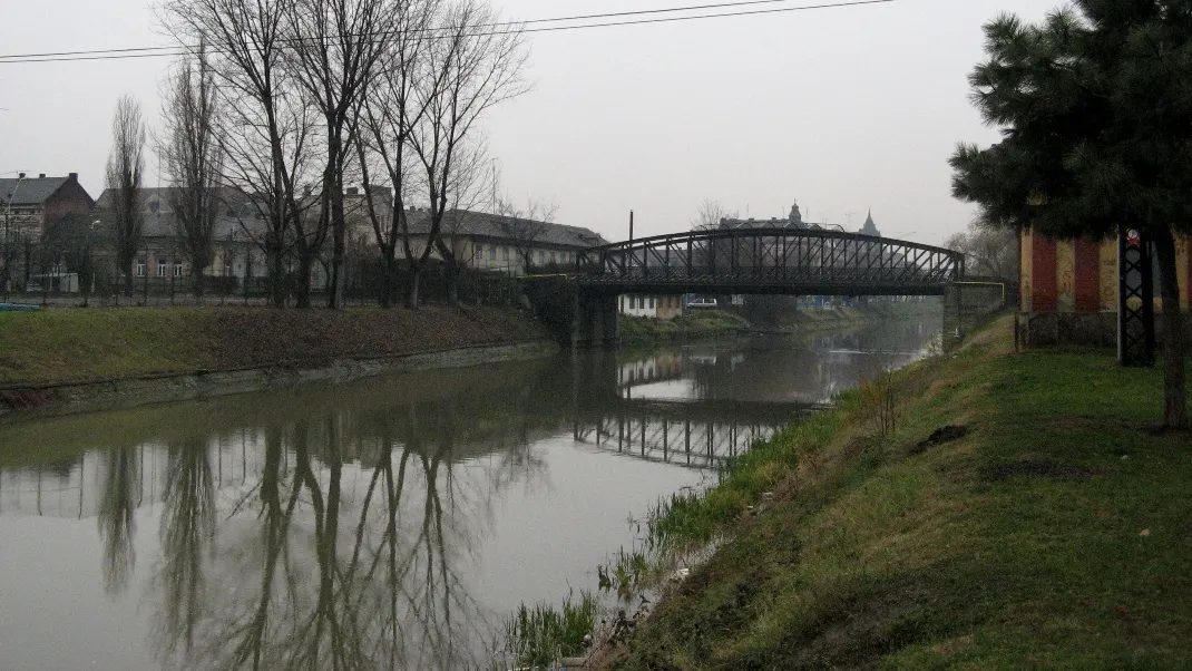 Timişorean de 25 de ani, găsit mort pe malul râului Bega, cu un colier autoblocant în jurul gâtului