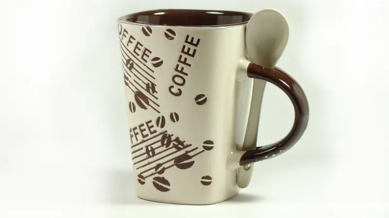 Cinci întrebuințări neașteptate ale unei simple căni de cafea