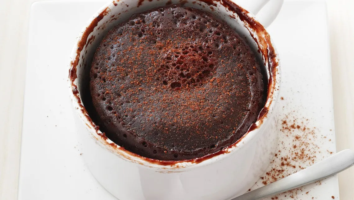 Cel mai fin desert al verii, gata în două minute! Ai nevoie doar de îngheţată, praf de copt şi făină