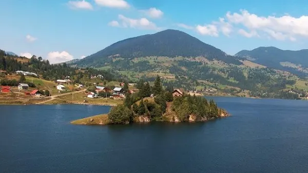 Marea de la munte - locul de poveste din România tot mai căutat de turişti