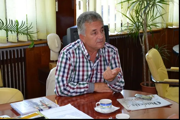 Cu familia la DNA!  Primarul din Tulcea, soţia şi fiica acestuia, deferiţi justiţiei!