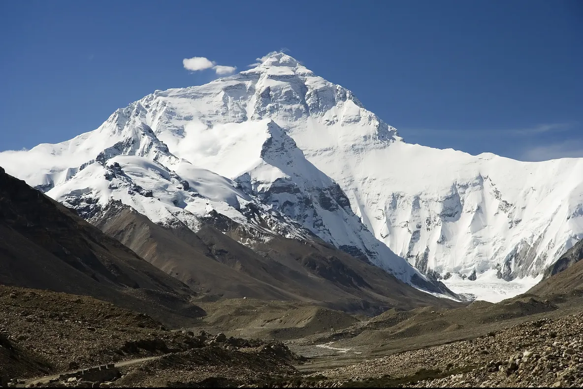 Nepalul a redeschis Everestul pentru alpinişti, după cutremurul devastator din aprilie