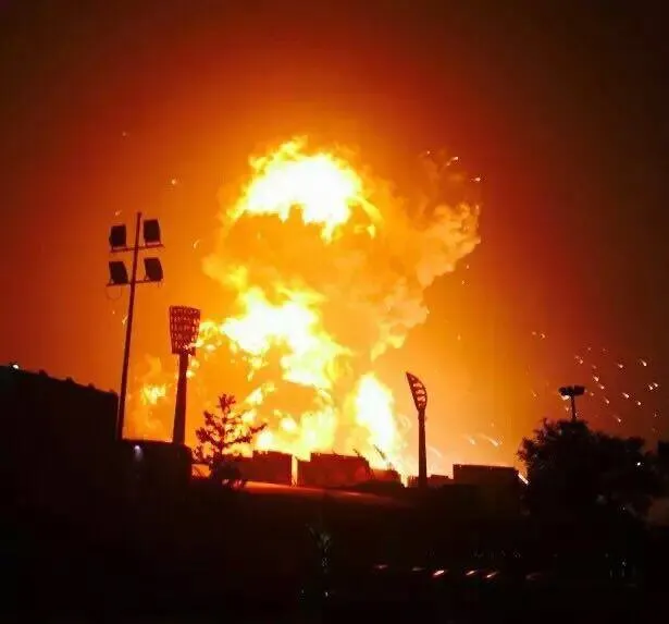 Un nou bilanţ al victimelor din China: 44 morţi şi 400 de răniţi în urma exploziei de la Tianjin