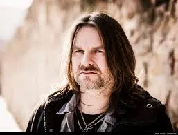   După ce a fost la un pas de moarte, Ray Wilson și-a deschis o fundație umanitară