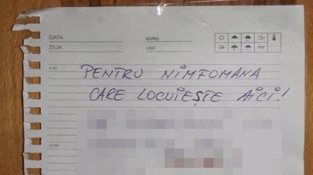 Un bărbat s-a săturat de vecina lui care făcea sex toată noaptea şi ţipa. Ce mesaj i-a lăsat pe uşă