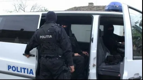 Zece persoane, reţinute pentru proxenetism în Bucureşti