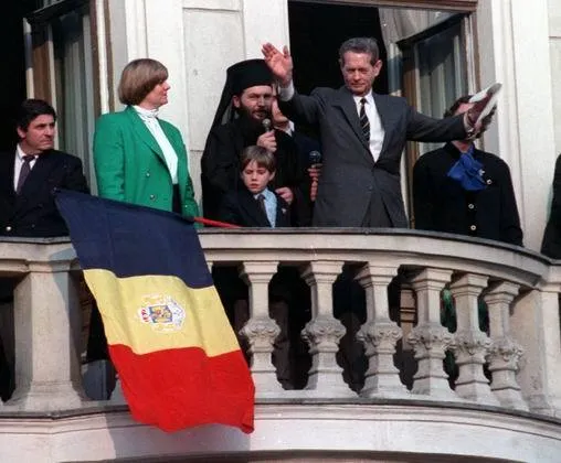Portretul lui Nicolae, nepot al Regelui Mihai I de România. Imagine emblematică cu cei doi