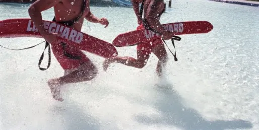Groaznic! Un tată şi-a lăsat fiica să moară înecată. Ce le-a spus salvamarilor este şocant