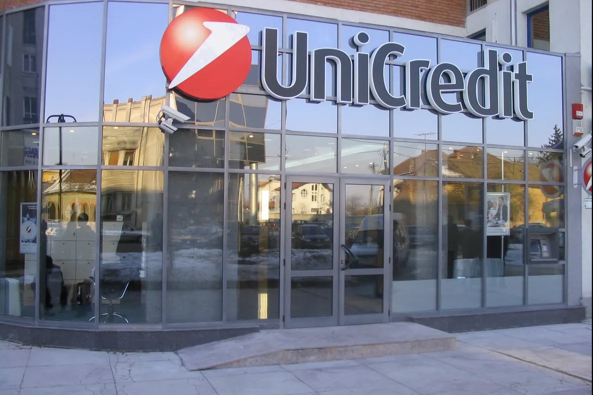 Un miliardar român şi-a vândut banca! Află cine este cumpărătorul!