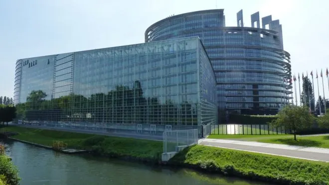 Președintele Partidului Verde European: ”Sediul PE ar trebui să adăpostească refugiați”