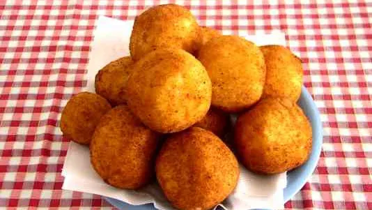 Cartofi pane – o reţetă foarte simplă şi delicioasă!