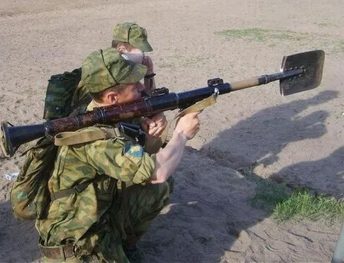 GALERIE FOTO. Soldaţii ruşi, pregătiţi de război. Cele mai amuzante poze cu armata Rusiei
