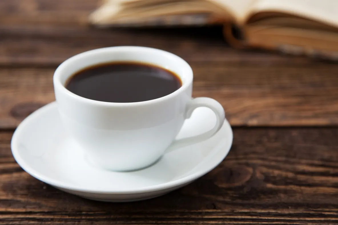 A băut 6 cafele pe zi şi n-a mâncat nimic, timp de câteva luni. Cum arată acum fata