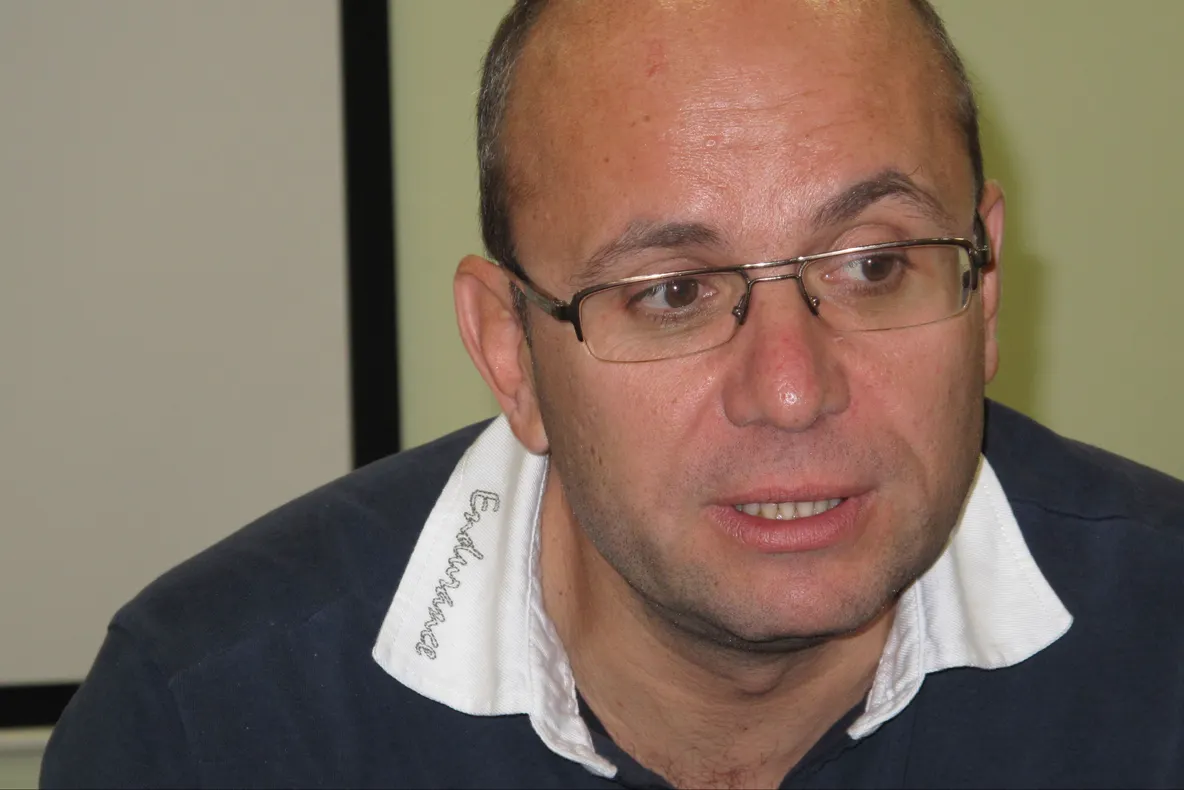 Guşă: Băsescu doreşte să negocieze cu statul român clemenţă pentru apropiaţii penali 