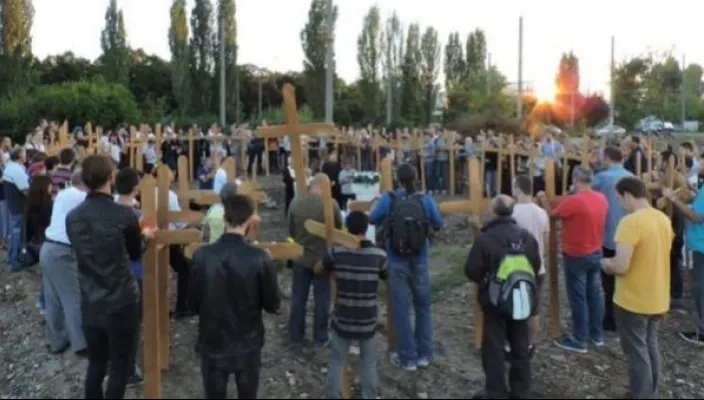 Protest inedit pe terenul pentru moschee. Ce au făcut mai mulți români care se opun construcției