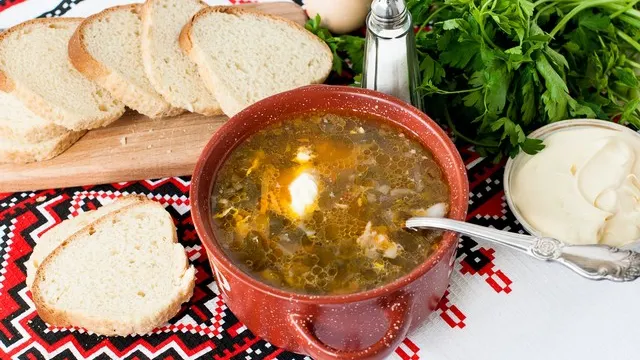 Pericolul neştiut din borşul la plic