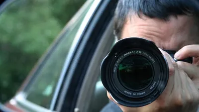 Un detectiv particular urmărea o femeie infidelă. A încremenit când a văzut cine e amantul ei