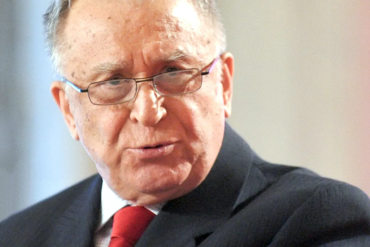Iliescu, despre Congresul PSD: Nu văd cum pot vota toţi membrii. Ceauşescu începuse astfel de sistem