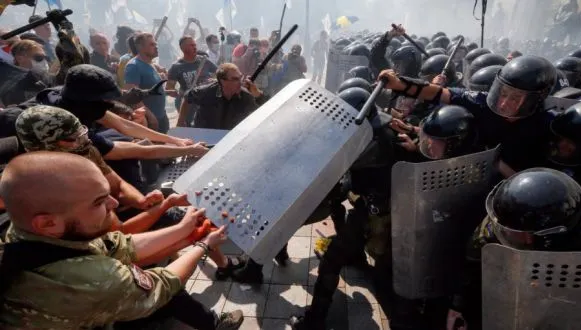Bilanțul violențelor de la Kiev: doi oameni au murit, 9 sunt grav răniți și alți 141, în spital
