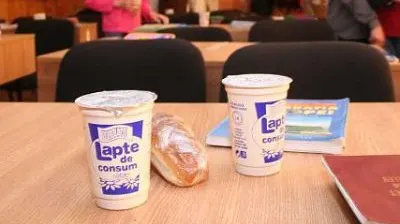 Noi probleme cu "Laptele şi cornul": data de expirare a unor biscuiţi, modificată la Câmpina
