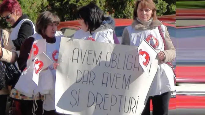 Medicii ies în stradă. 1500 de doctori și asistente cer salarii ”decente”, în fața Guvernului
