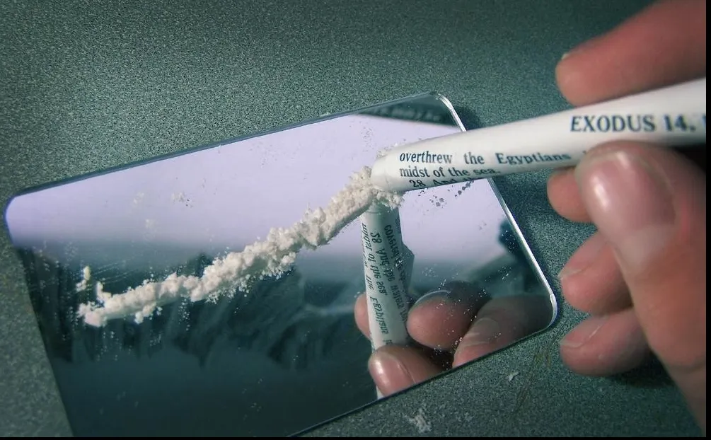 O mamă i-a dat 12 pungi de cocaină fiicei ei, ca un cadou de majorat. Cum s-a sfârșit totul?