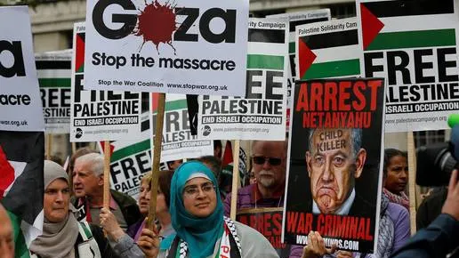 Protest în fața reședinței lui David Cameron, înainte de întâlnirea sa cu Benjamin Netanyahu