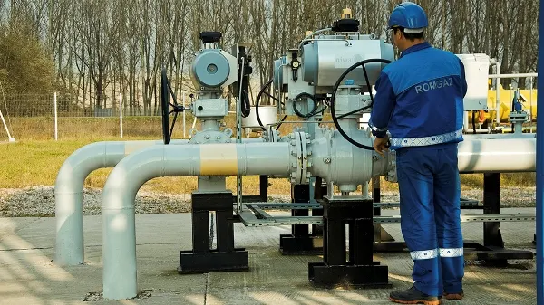 ELCEN: Bucureştenii vor avea, totuşi, căldură la iarnă. Datoriile către Romgaz, plătite eşalonat