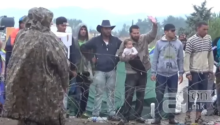 De ce refugiații musulmani au refuzat ajutorul Crucii Roșii? Preferă să moară de foame decât...