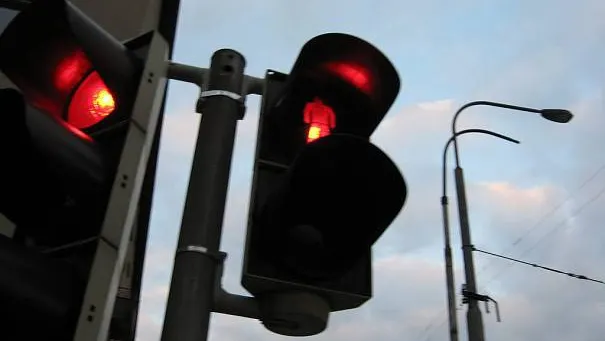 Şoferii nu ştiu ce să creadă! Fotografia cu indicatorul rutier a devenit virală