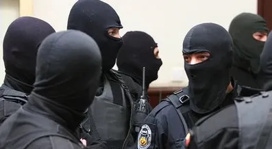 Geantă suspectă în holul de la intrarea în Parlament. Accesul, restricţionat
