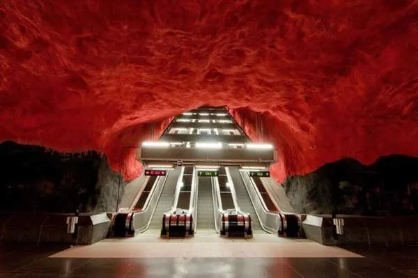 Orașul cu cele mai multe stații de metrou "fantomă"