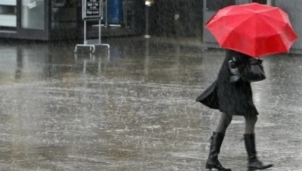 Vremea se răcește și revin ploile. Ce temperaturi vor fi luni și marți  