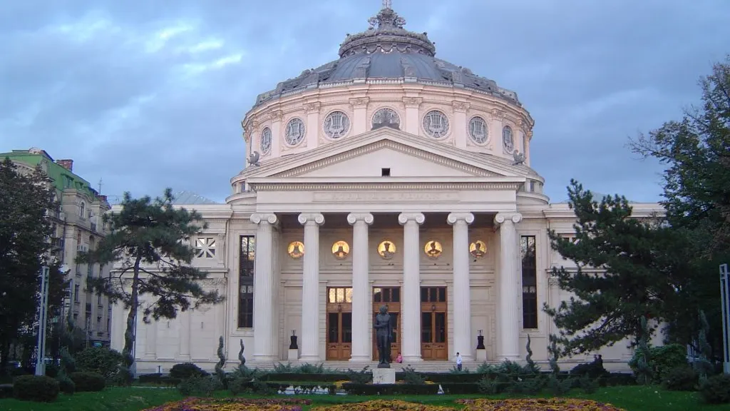 SONDAJ: Care este evenimentul care "spală" imaginea României în lume