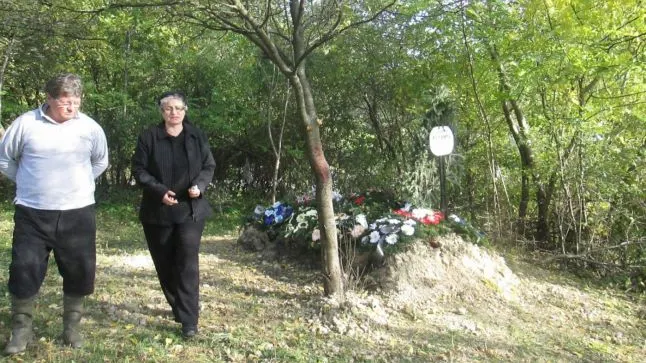 O femeie din Sălaj a fost îngropată în grădina casei. Motivul e incredibil