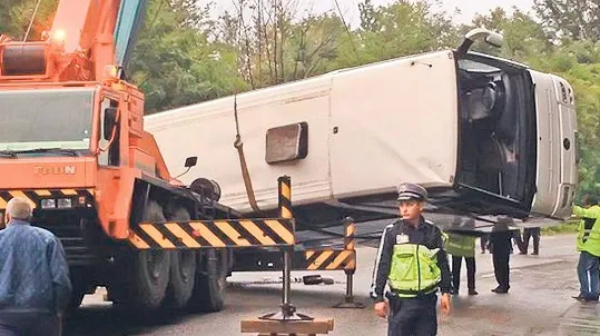 Un autocar cu pelerini s-a răsturnat în Vrancea. Oamenii mergeau la moaştele Sf. Parascheva