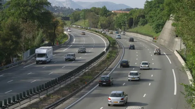 Au condus pe contrasens pe autostradă, 25 de kilometri. Ce a arătat testul de alcoolemie