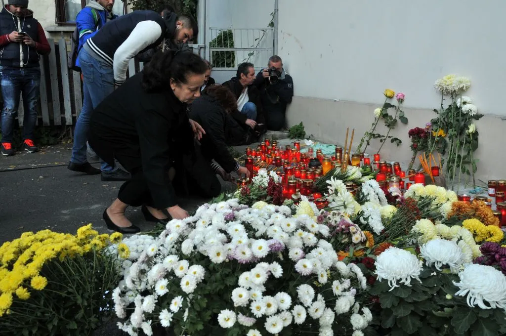 GALERIE FOTO. ”Clubul Groazei” s-a tranformat într-un adevărat loc de pelerinaj