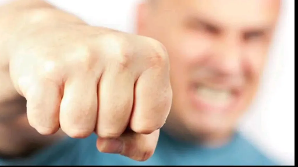 Și-a omorât în bătaie fiica de 7 ani, cu un furtun. Motivul evocat de tată i-a îngrozit pe polițiști