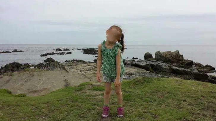 A făcut o fotografiei fiicei sale. Abia apoi a observat detaliul absolut inexplicabil