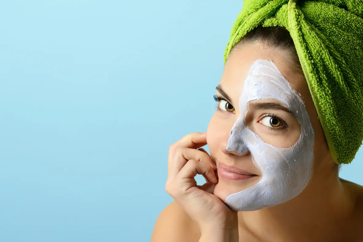 Masca din doar două ingrediente care îți face pielea catifelată în doar 5 minute