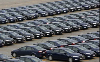Undă verde pentru risipa banilor publici pe maşini scumpe şi benzină "fără număr"