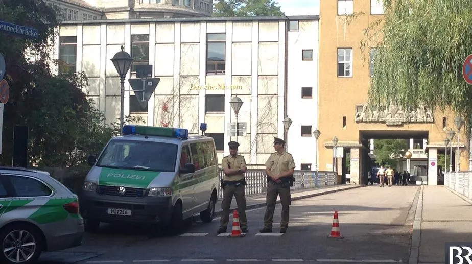Alertă la Muzeul German din Munchen. O bombă americană de 250 de kg, descoperită în grădină