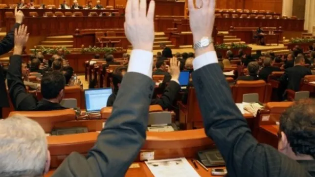Indemnizațiile parlamentarilor ar putea fi dublate. Informația, confirmată de Liviu Pop 