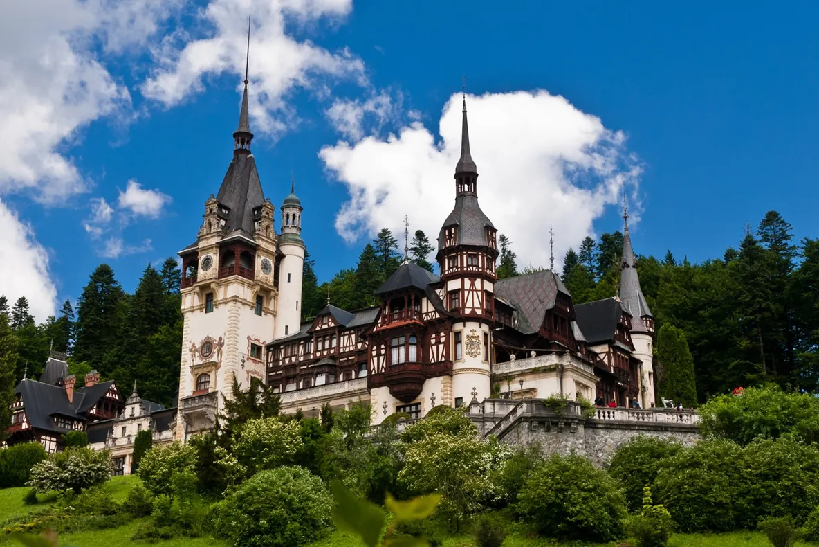 Castelul Peleş se închide. Până când îl mai puteţi vizita